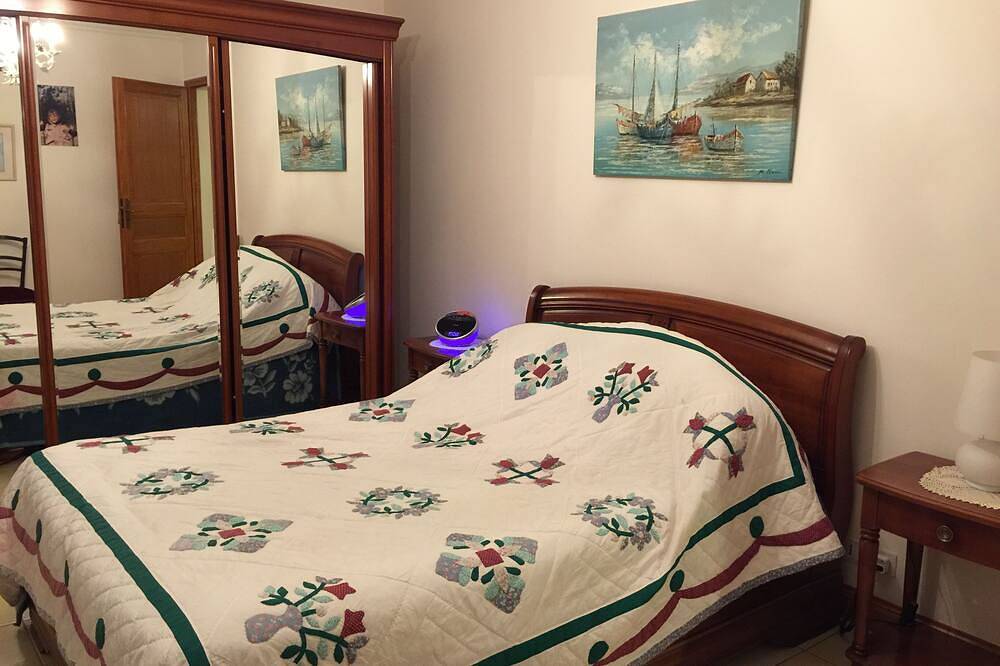 Villa 160 M ° Living Land And With Trees Of 1500 M ° Beautiful Building in Meschers-sur-Gironde, Saintes region