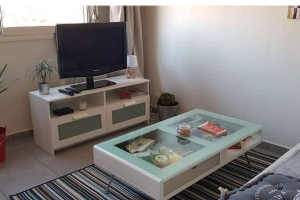 Appartement entier, Parking privé,T1 bis, 10mn centre de Lyon, bus C3 qui dessert centre Lyon à 100m in Villeurbanne, Lyon et ses environs