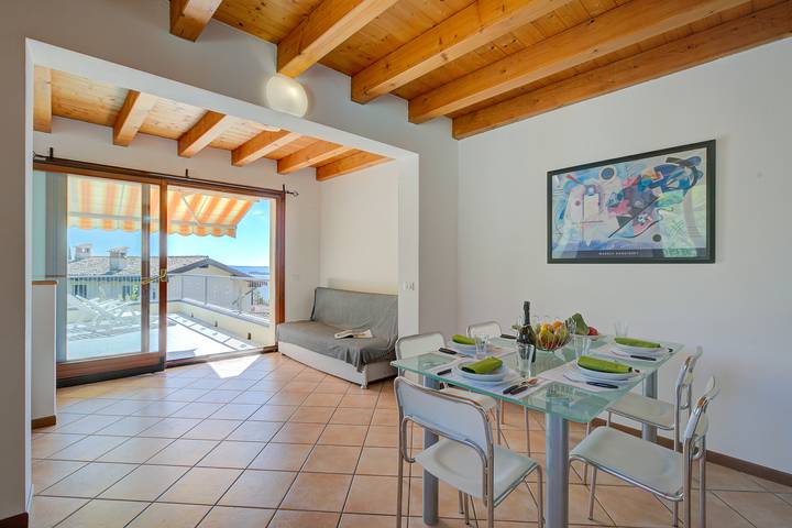 Ferienwohnung für 5 Personen, mit Terrasse und Seeblick in Gardone Riviera - 2