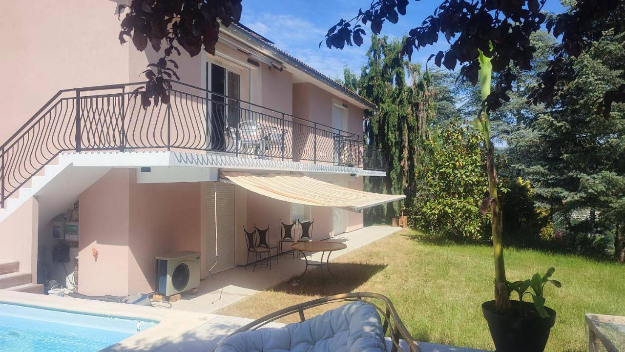Appartement entier, Joli rez de jardin avec piscine in Aurec-sur-Loire, Haute-Loire