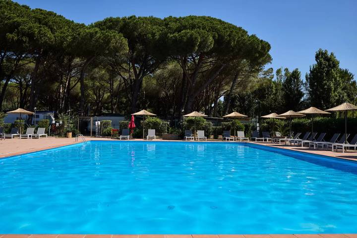 Camping für 5 Personen, mit Pool und Terrasse in der Maremma