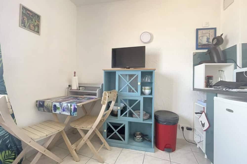 Entire apartment, Joli Studio Vers les Thermes, Pour Séjour Détente in Royat, Volcans d'Auvergne Regional Nature Park