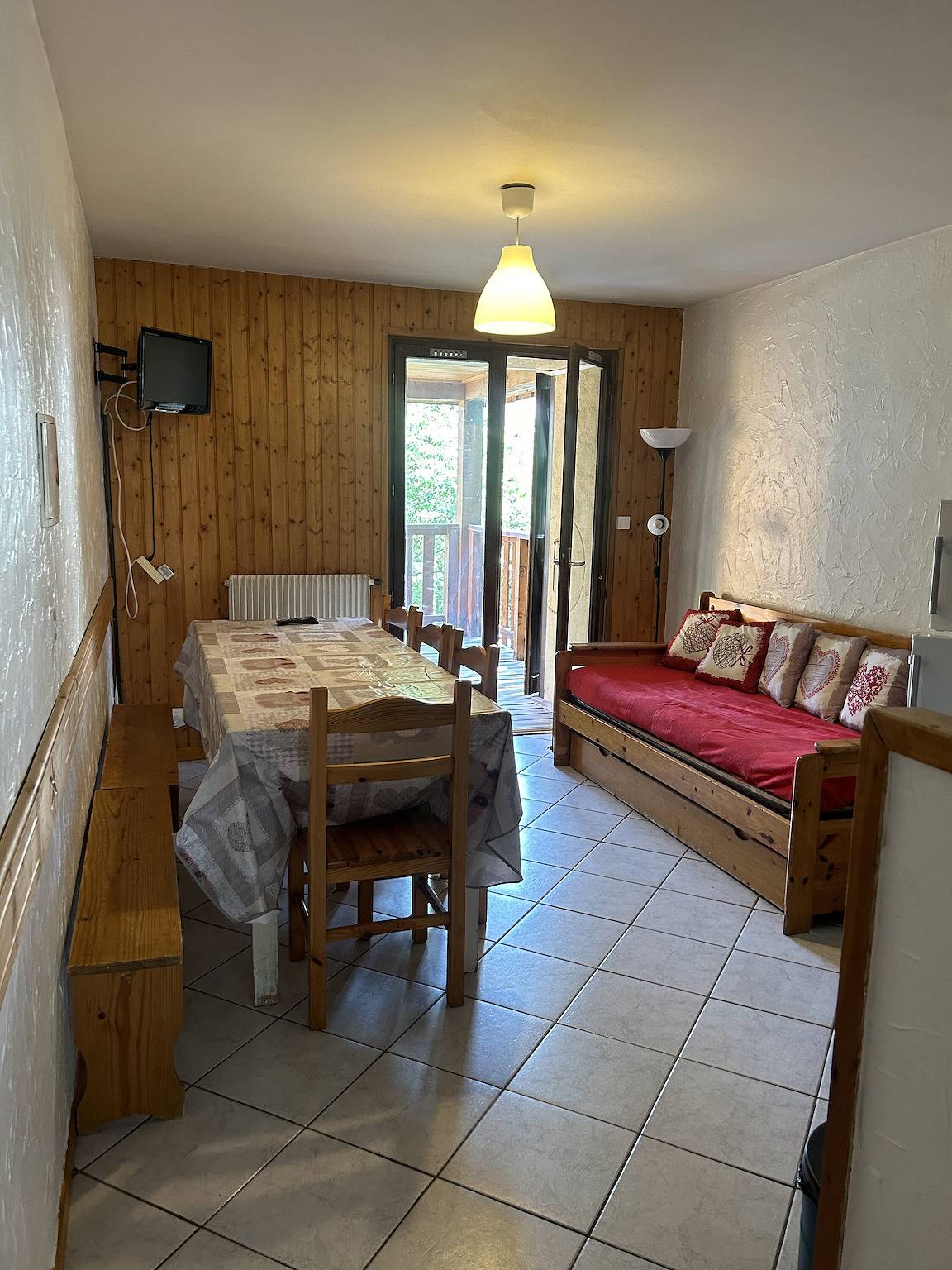 Appartement entier, Appartement "La Sétaz" avec vue sur les montagnes, terrasse privée et Wi-Fi in Valloire, Région de Saint-Jean-de-Maurienne