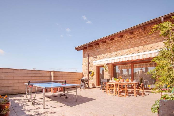 Casa rural para 12 personas, con terraza y vistas en Mendigorría
