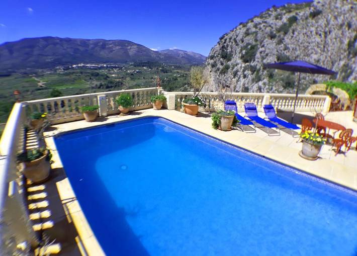Apartamento de vacaciones para 6 personas, con vistas además de piscina y jardín - 1