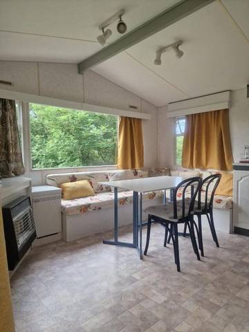 Gîte pour 4 personnes, avec vue ainsi que terrasse et jardin à Brengues