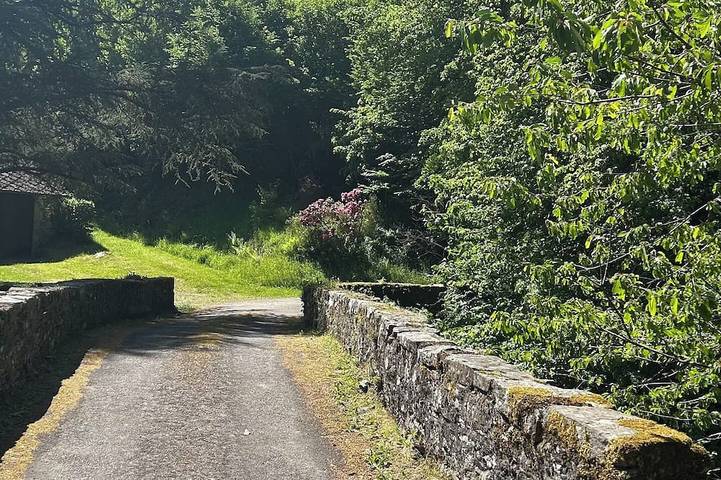 Location de vacances pour 8 personnes, avec Balcon et Jardin à Espartignac