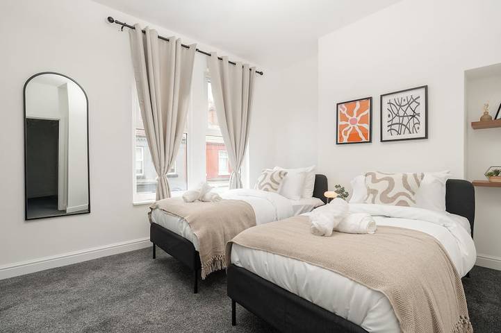 Modern 4bedroom City Home Near Lfc in Liverpool, Merseyside
