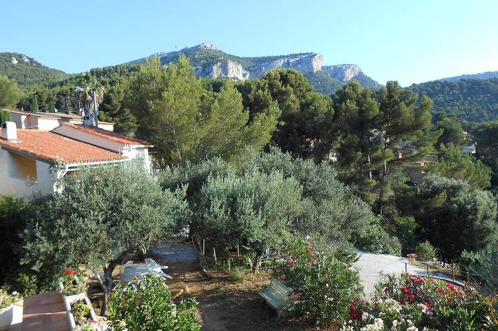 Location de vacances pour 4 personnes, avec Balcon ainsi que Terrasse et Jardin à Le Revest-les-Eaux