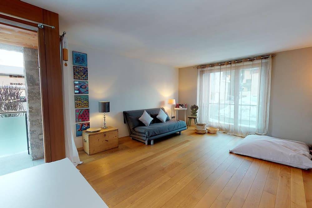 Apartamento entero, Moderno, luminoso apartamento de 1 1/2 habitación con un bonito balcón en un lugar soleado y tranquilo in Bregaglia, Engadina