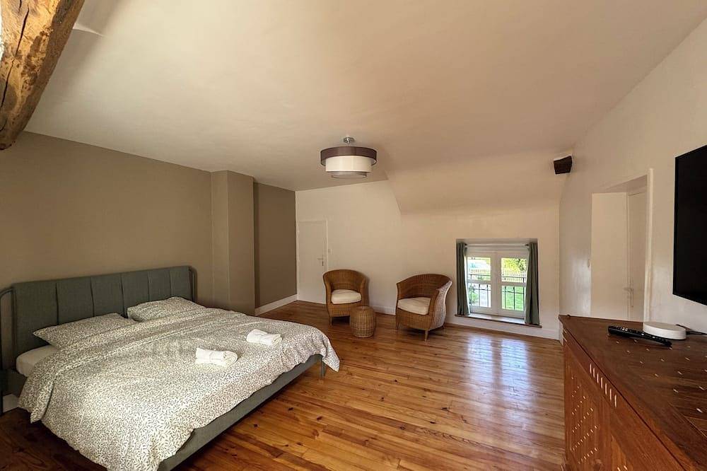 Maison avec piscine chauffée à 45 minutes de Paris in Arnouville-lès-Mantes, Yvelines