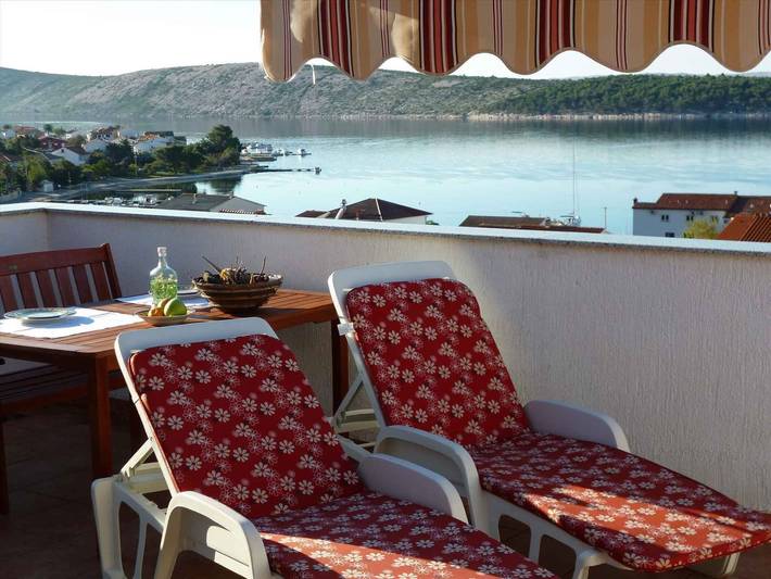 Ganze Ferienwohnung, Ferienwohnung mit Terrasse und Klimaanlage in Barbat na Rabu, Rab