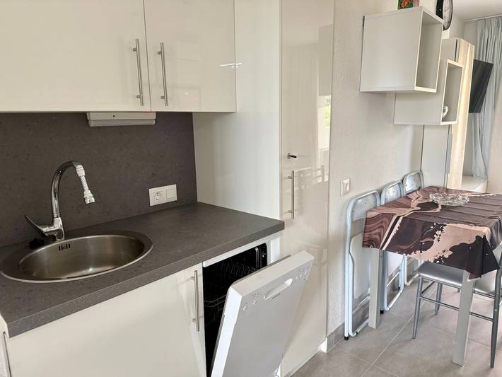 Apartamento entero, Apartamento cerca de la playa con vistas al océano y acceso a pocos pasos in Playa Puerto Colón, Adeje