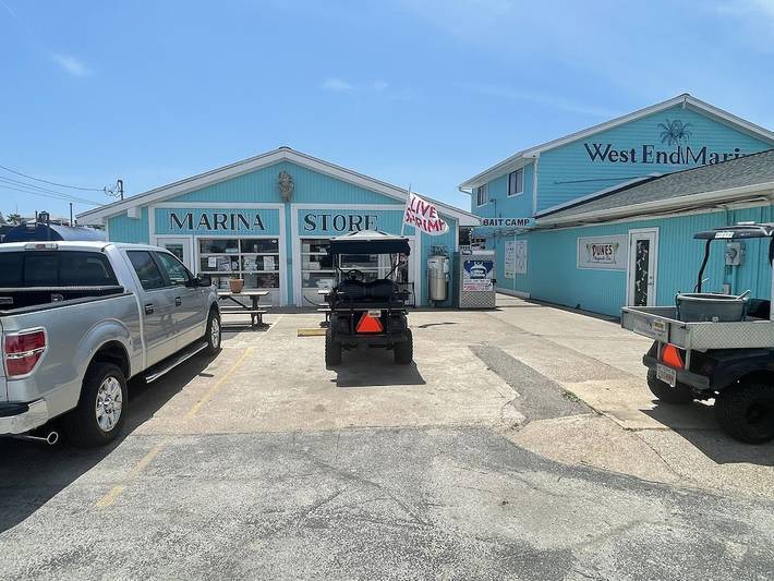 Vacation house for 8 people, with pool and hot tub as well as yard and terrace, with pets in Galveston