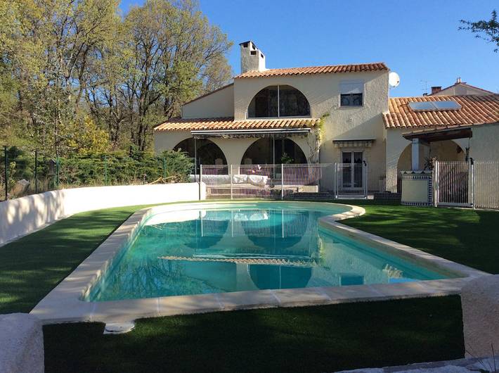 Gîte pour 4 personnes, avec jardin ainsi que terrasse et piscine à Saint-Martin-de-Londres