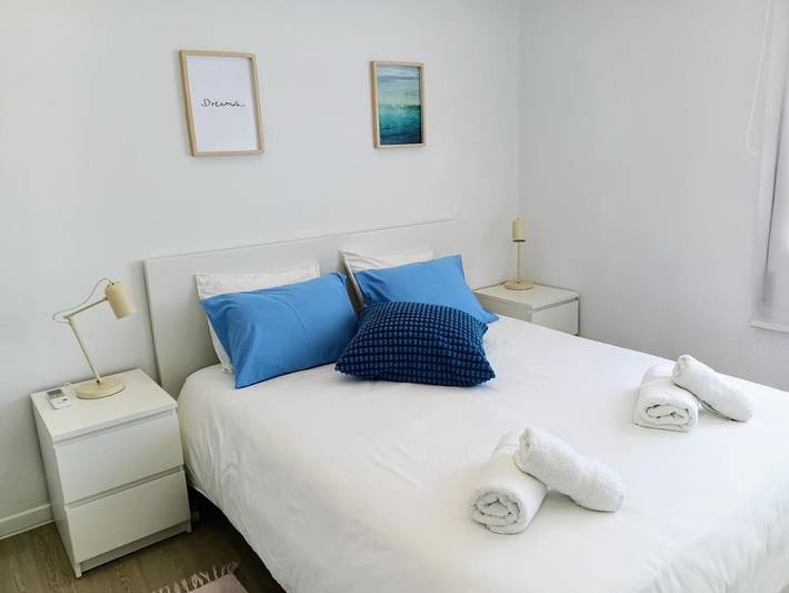 Gîte pour 6 personnes, avec vue et terrasse dans Angeiras