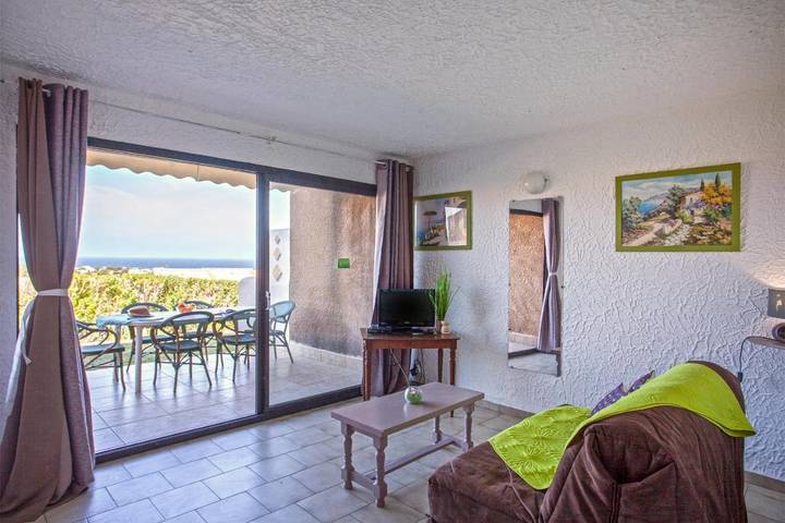 Gîte pour 4 personnes, avec terrasse dans Gare du Club Med Cocody - 3