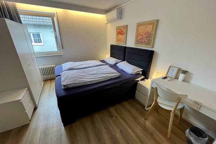 Ganze Wohnung, Apartment 2 Einzelbetten(90cm)+Schlafcouch (180cm) in Forchheim (Baden-Württemberg), Rheinstetten