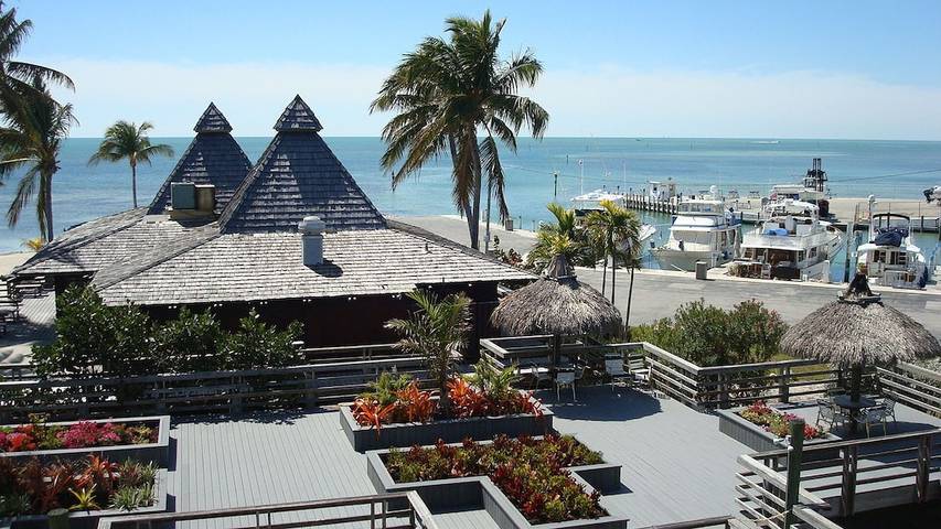 Vacation apartment for 6 people, with balcony and pool in Florida Keys