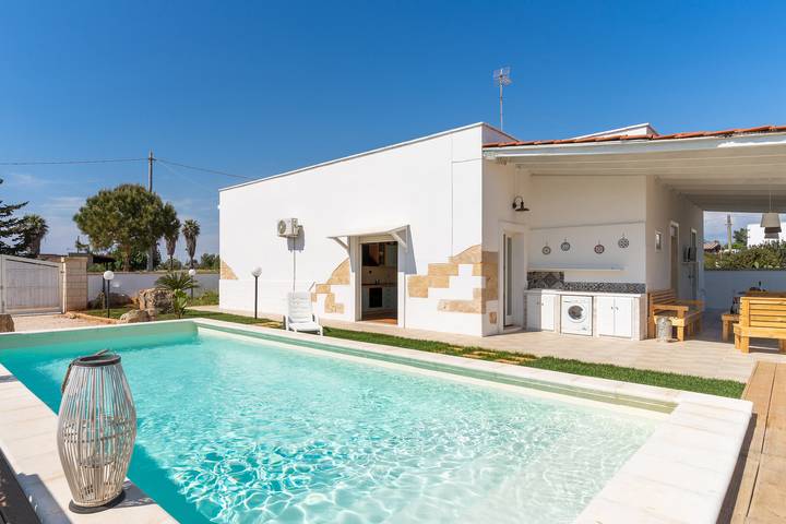 Casa vacanza per 10 persone, con piscina e giardino in Racale