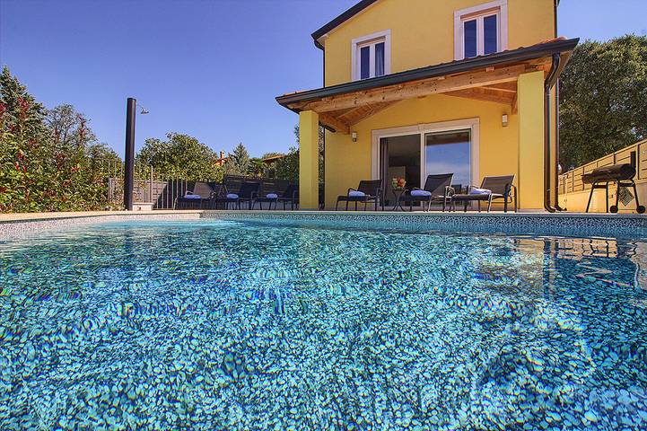 Villa für 8 Personen, mit Balkon und Terrasse sowie Pool in Porec und Umgebung - 4