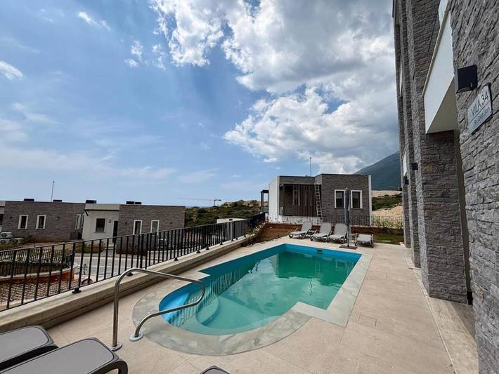 Apartament wakacyjny dla 6 osób, z ogród i basen oraz widok w Himara