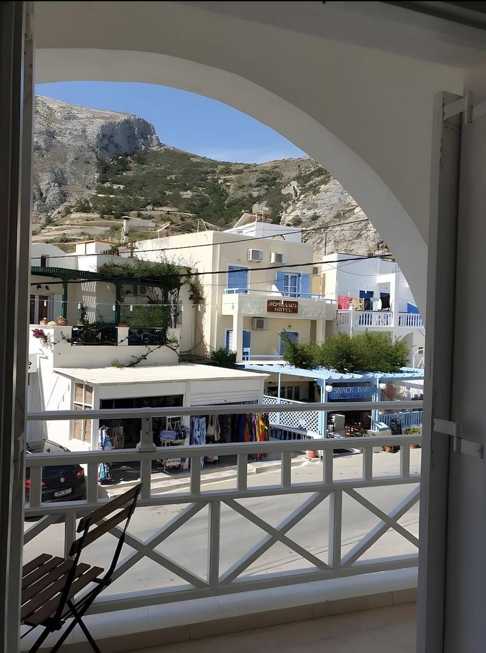 Hel studio-lejlighed, Apartment 'White Wave Studio 3' with Mountain View, Wi-Fi and Air Conditioning in Kamari, Santorini