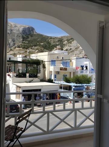 Vacation Rental for 2 Guests in Kamari, Santorini, Picture 4