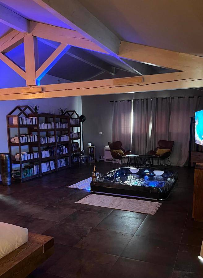 Suite with Hot Tub in Bouzigues, Côte méditerranéenne (France)