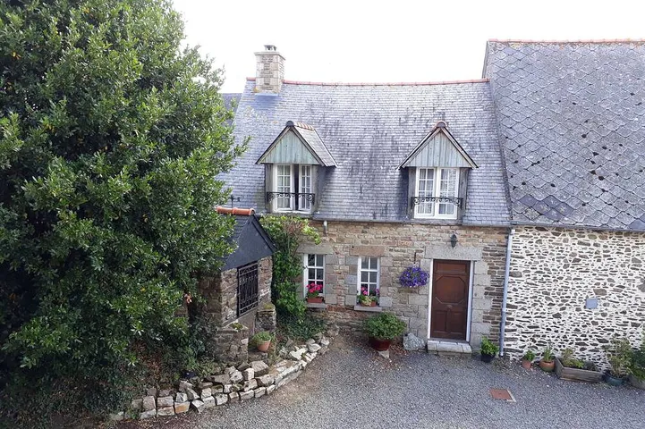 Gîte pour 5 personnes, avec terrasse ainsi que piscine et jardin - 1