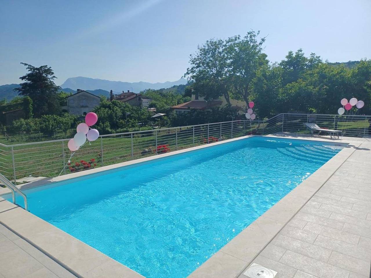 Casa Vacanza per 13 Persone in Montefalcone Appennino, Provincia di Fermo