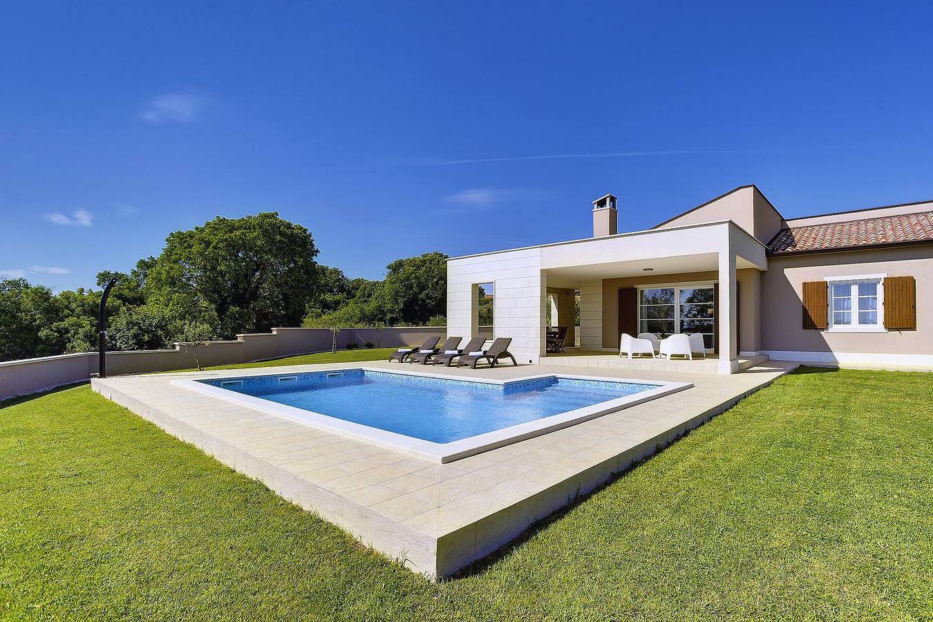 Moderne Villa mit Privatpool und Panoramablick auf die Adria in Kavran, Südküste Istrien