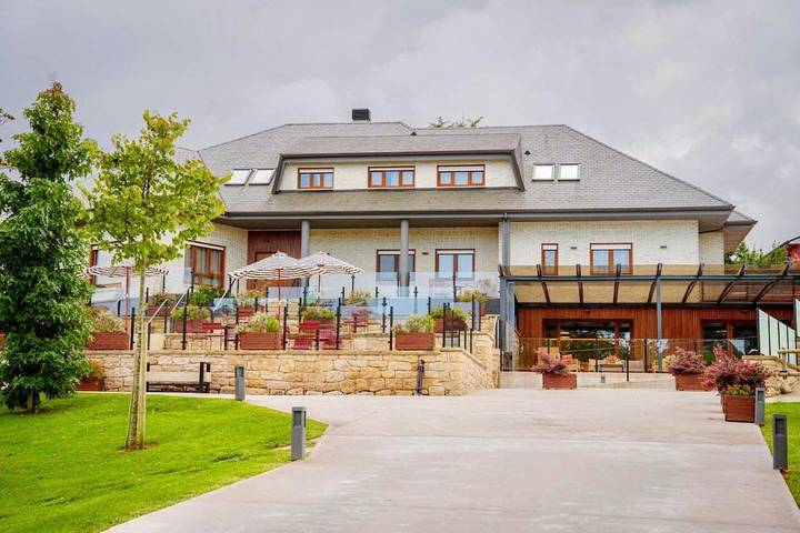 Chalet para 26 personas, con piscina además de vistas y jardín - 1