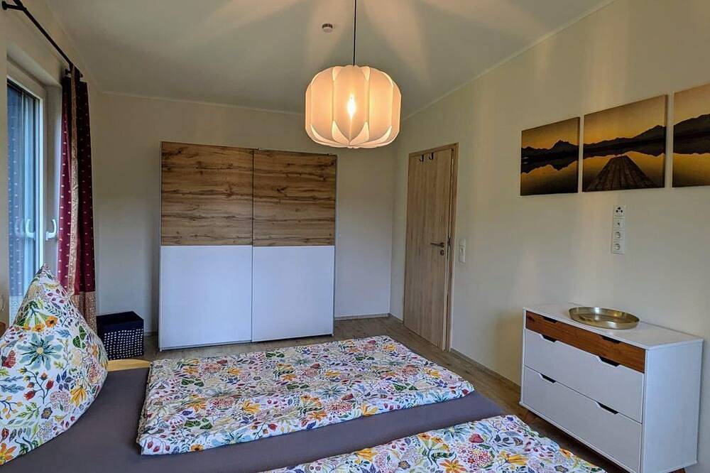 Ferienhaus Am Baumwipfel - Ferienhaus, Dusche, Wc, 2 Schlafräume in Schalkenbach, Osteifel