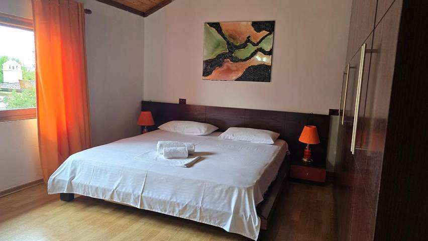 Location de vacances pour 7 personnes, avec jardin dans Lezhë