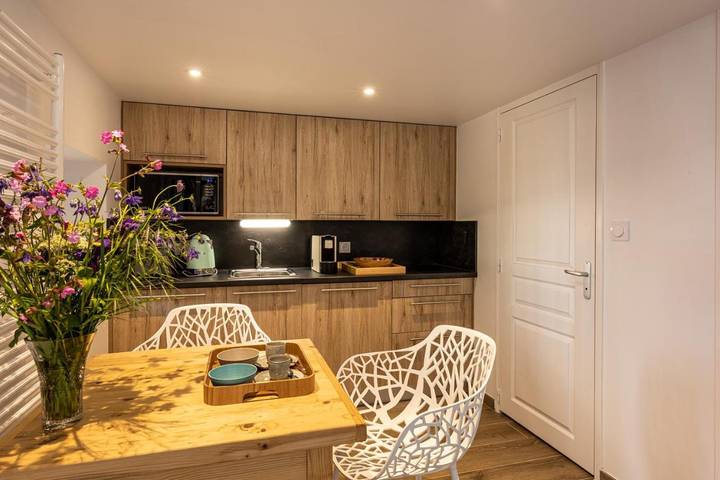 Location de vacances pour 2 personnes, avec vue et jardin dans Raulhac - 3