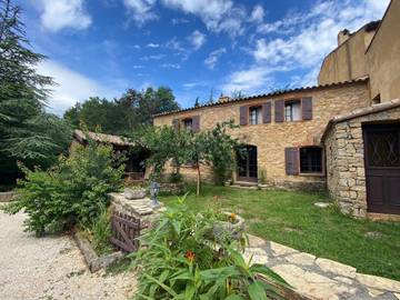 Gîte pour 10 personnes, avec jardin ainsi que vue sur le lac et terrasse à Camps-sur-l'Agly