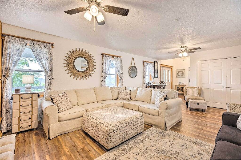 'Hilltop Hideaway' Branson Home w/ Trampoline! in Taney County