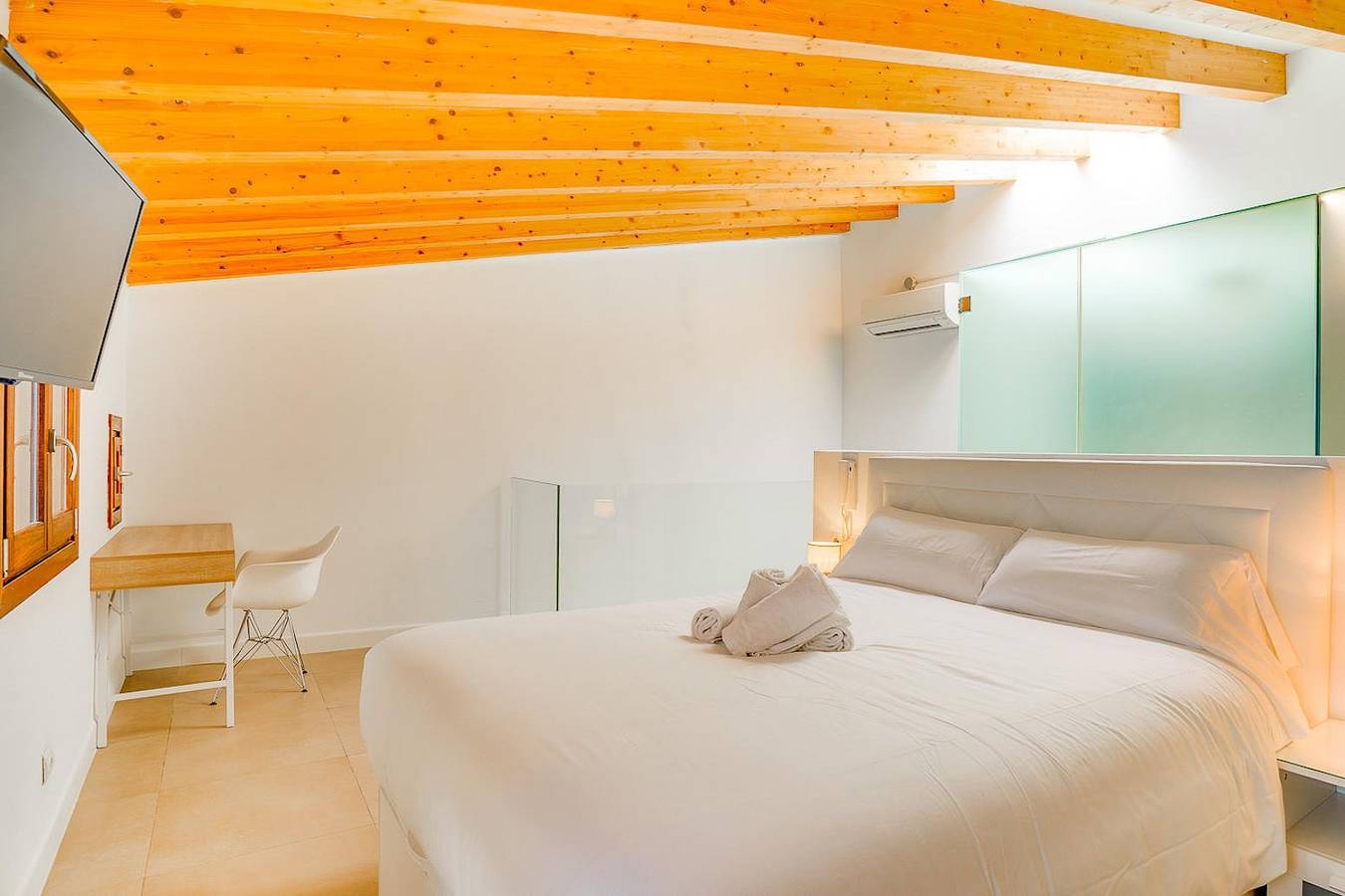 Ganze Ferienwohnung, Modernes 2BR-Apartment mit Klimaanlage, Balkon und Parkplatz - Nähe Stadtzentrum und Restaurants in Palma Altstadt, Palma