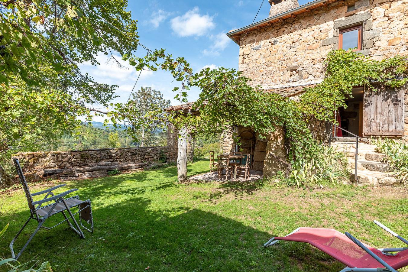 Casa de vacaciones 'La Treille' con vistas a la montaña y Wi-Fi in Saint-Barthélemy-Grozon, Tournon-sur-Rhône región
