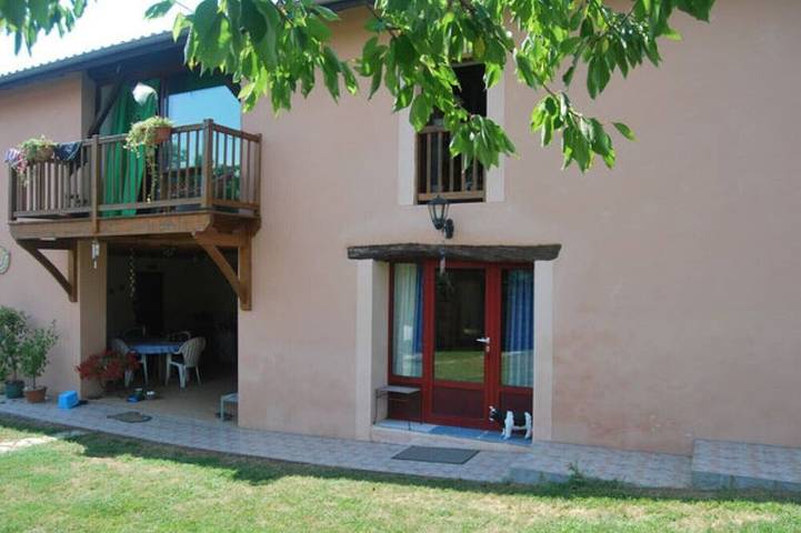 Gîte pour 2 personnes, avec piscine et jardin à Saint-Loubouer