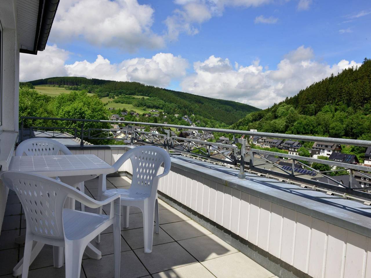Ganze Wohnung, Holiday home in the centre of Willingen - balcony and lovely view of the town in Willingen, die Mittelgebirge