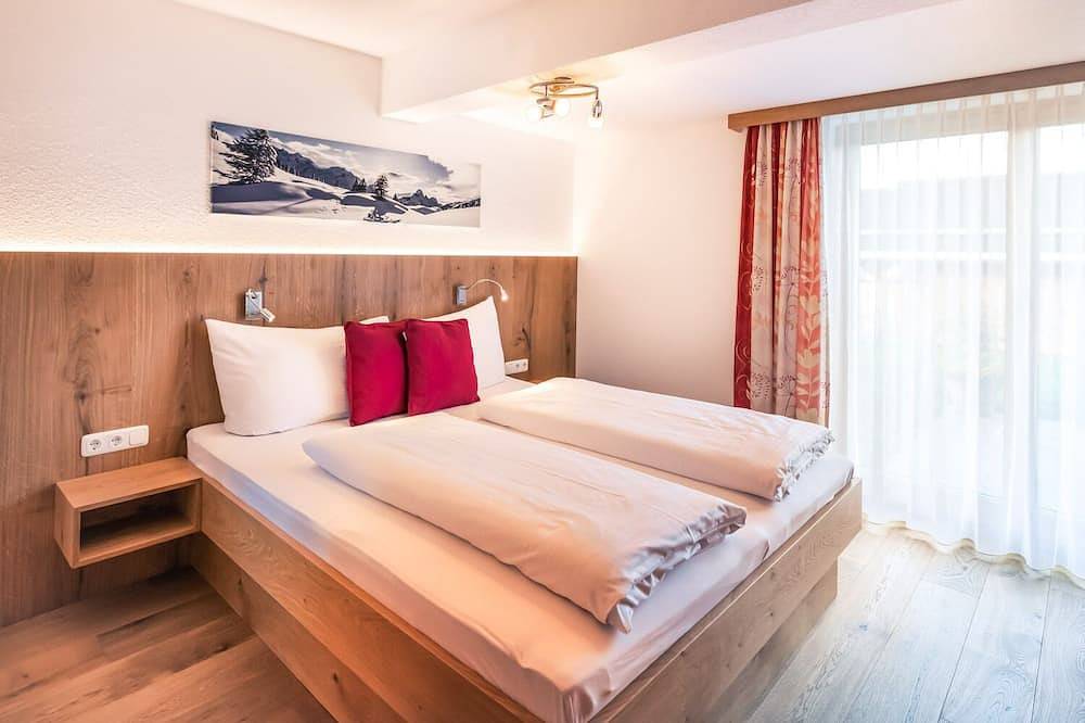 Ganze Wohnung, Haus Rothorn, Appartement Höfer für 8 Personen mit eigener Sonnenterrasse in Schröcken, Bregenzerwald