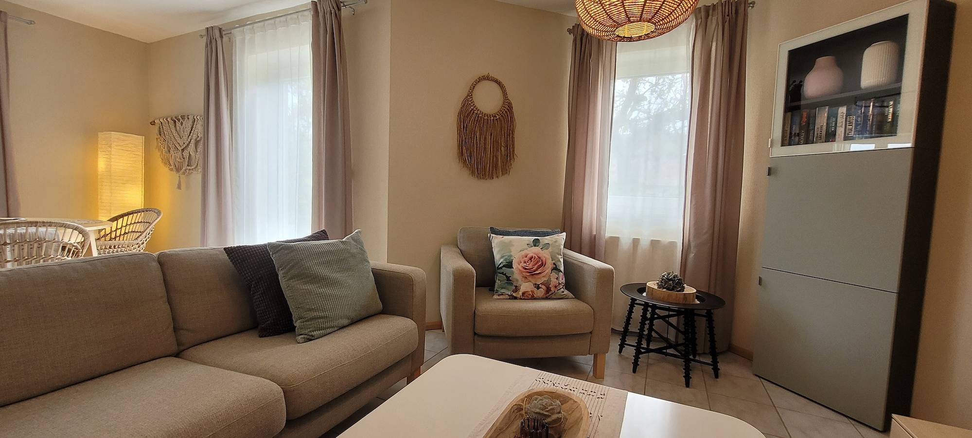 Entire apartment, Apartment 'Ferienwohung Traumgarten' with Private Terrace, Private Garden and Wi-Fi in Estenfeld, Franconian Wine Country