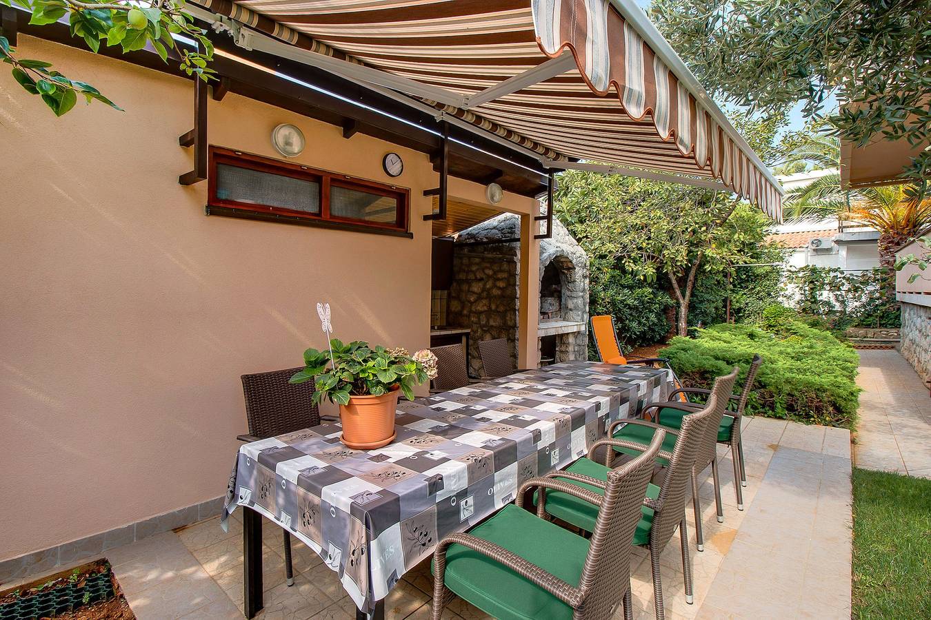 Ganze Wohnung, 1-Zimmer-Ferienwohnung mit Terrasse Artatore (Losinj) A-7934-a in Mali Lošinj, Aratore