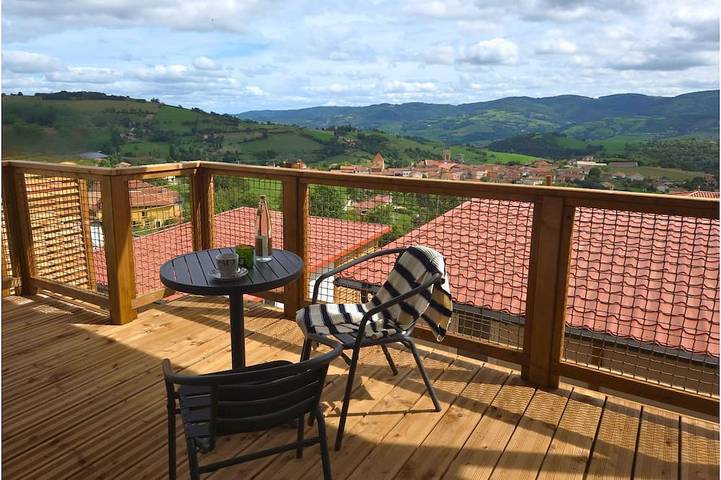 Location de vacances pour 3 personnes, avec jacuzzi et terrasse ainsi que jardin et piscine à Brullioles - 4