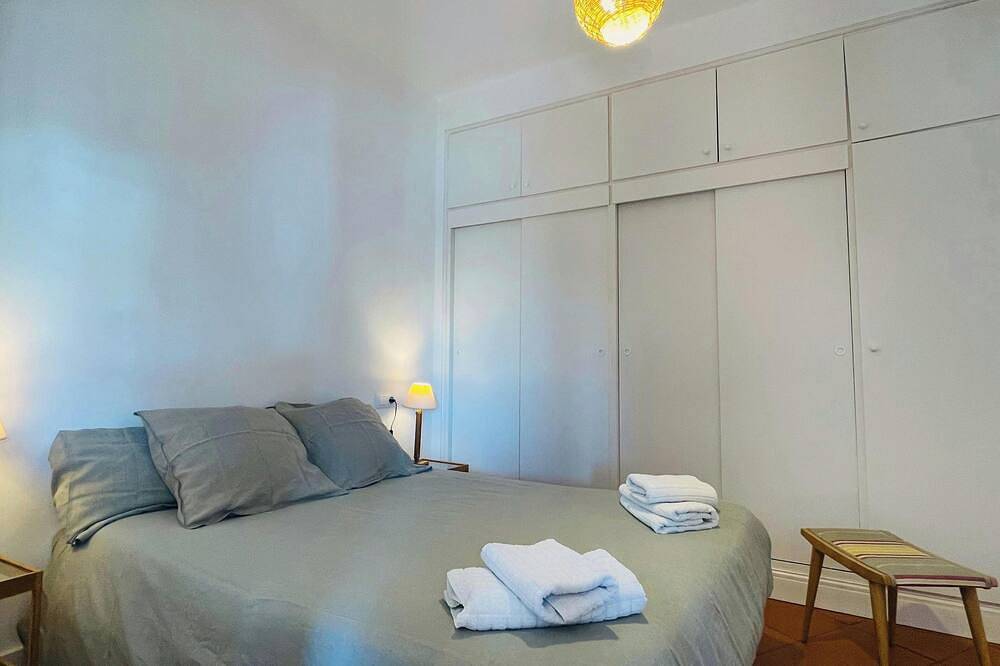 Apartamento entero, T3 · Charming seaside escape with stunning views in Aigua Xelida, Tamariu