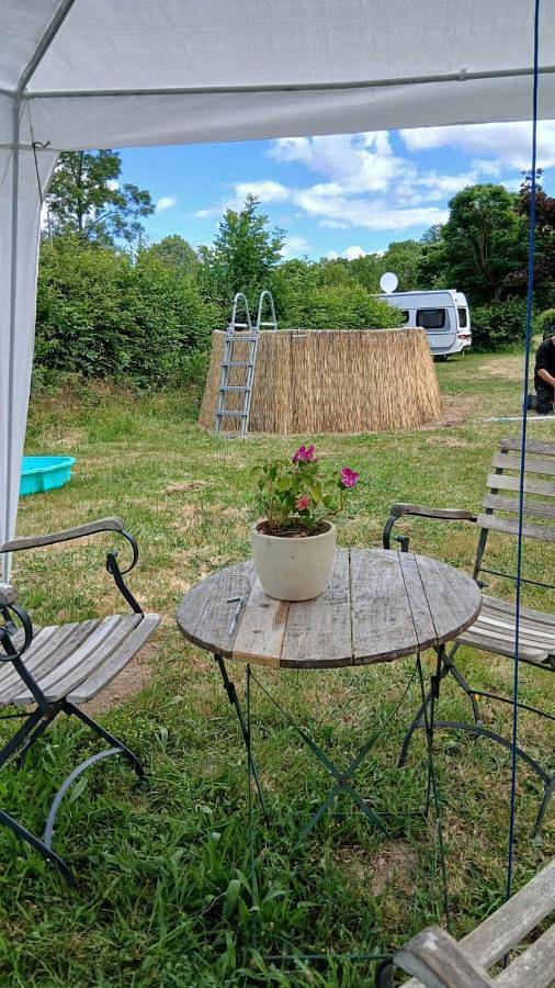 Gîte pour 2 personnes, avec Piscine et Vue dans Lucenay-l'Évêque