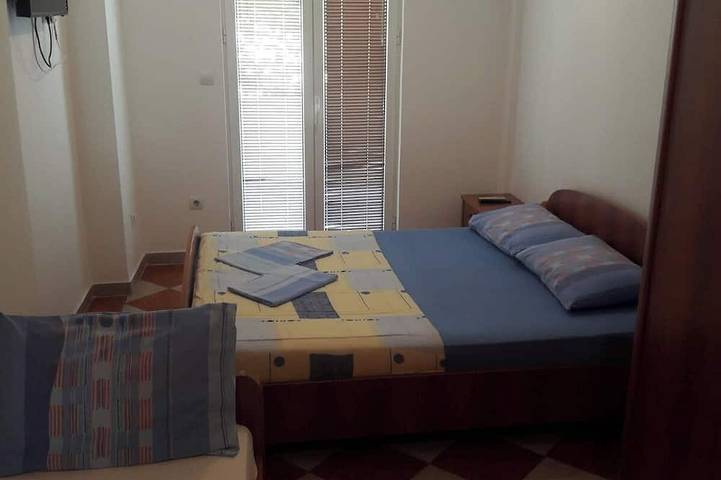 Ganze Wohnung, Trokrevetni partman sa svojim kupatilom, terasom i parkingom u dvoristu kuce. in Budva, Opština Budva