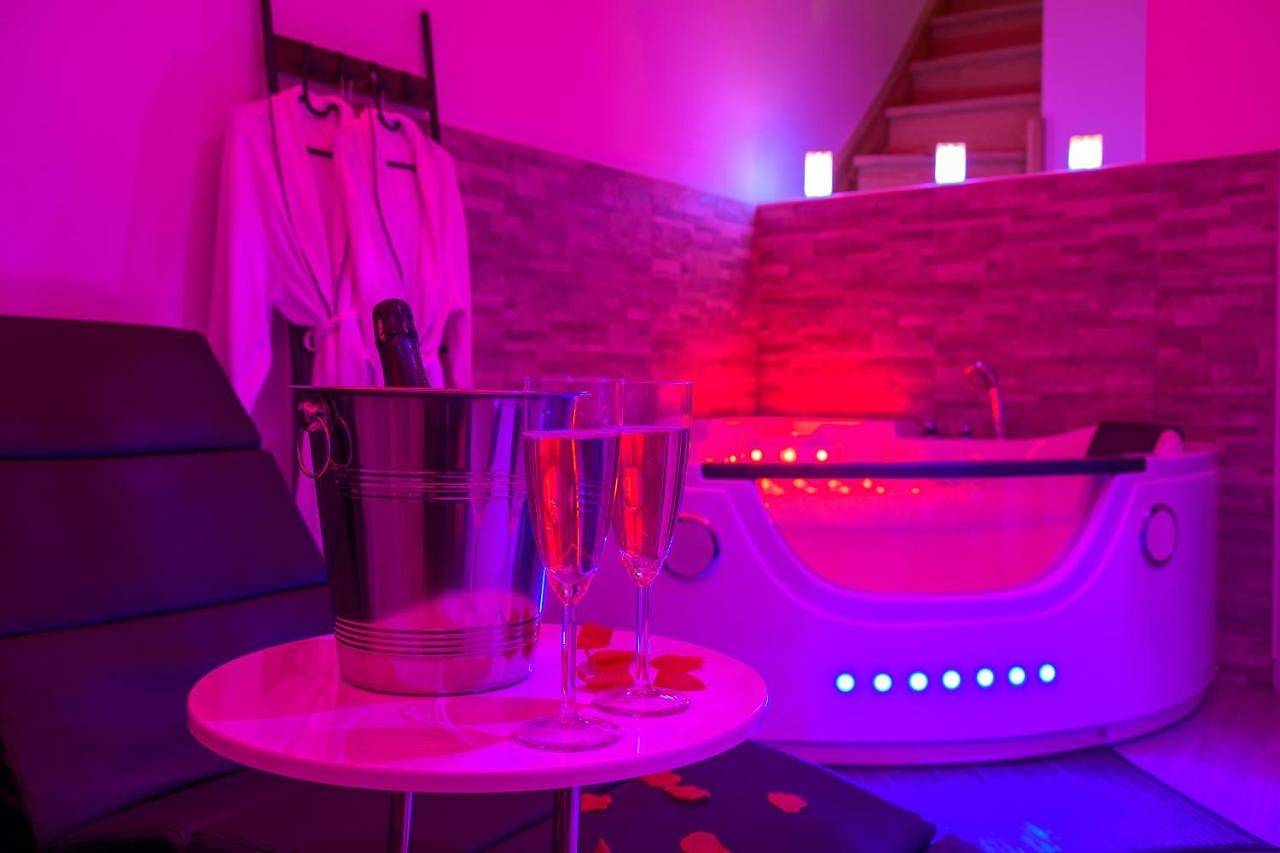 Appartement entier, Love Room - Suite romantique avec spa privatif in Le Puy-en-Velay, Haute-Loire